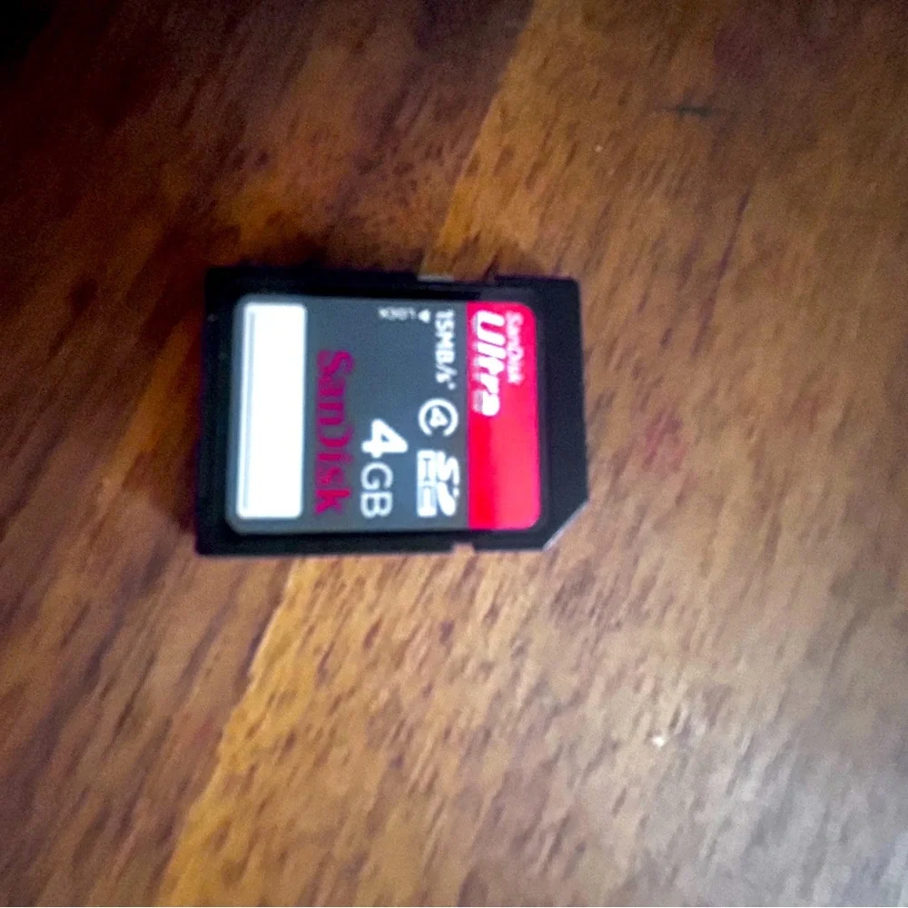 Andis Ultra 4GB SDHC Memory Card - Black and Red